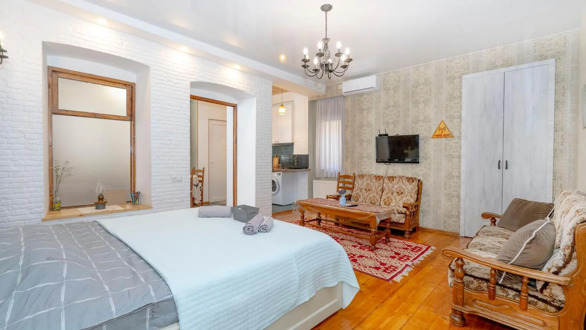 Old City Center- Adventurous Apt Hosted By Giorgio Тбилиси 0*,  Грузия