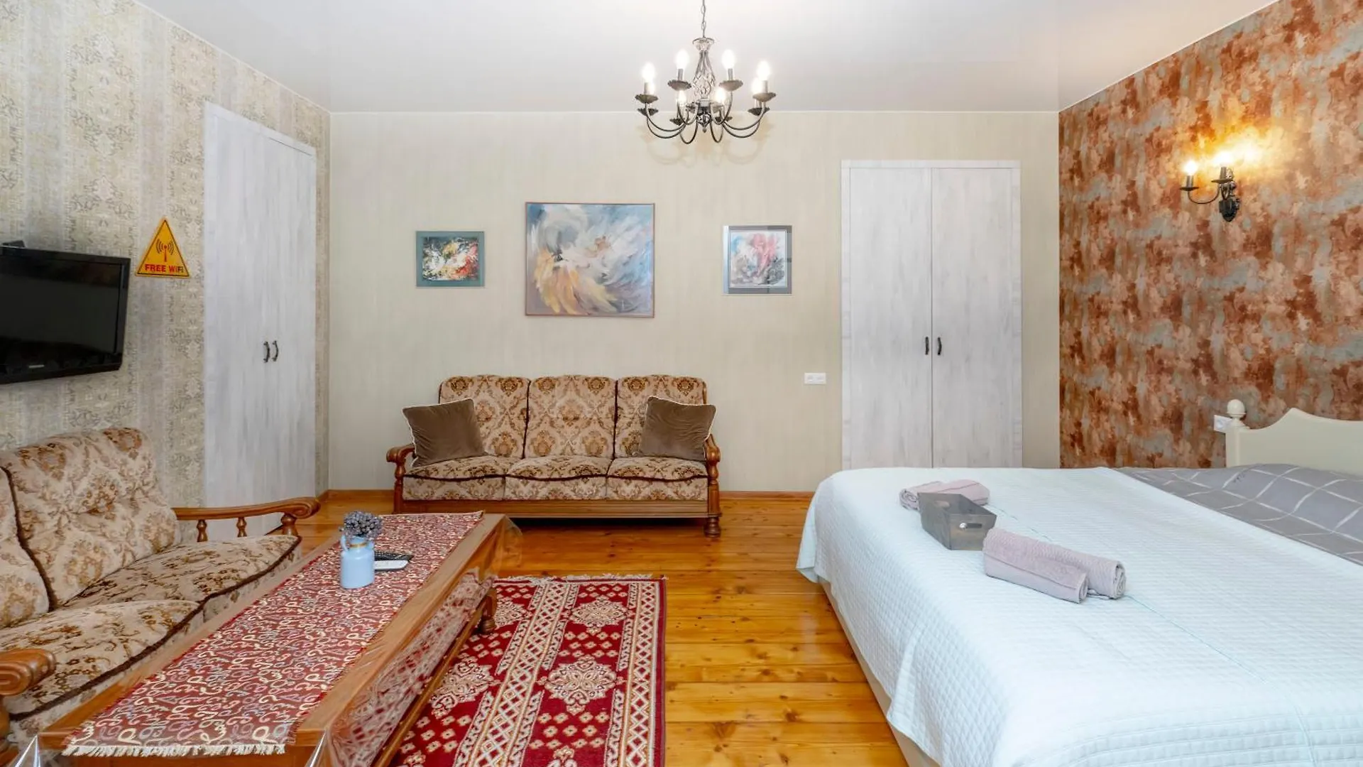 Old City Center- Adventurous Apt Hosted By Giorgio Тбилиси Грузия