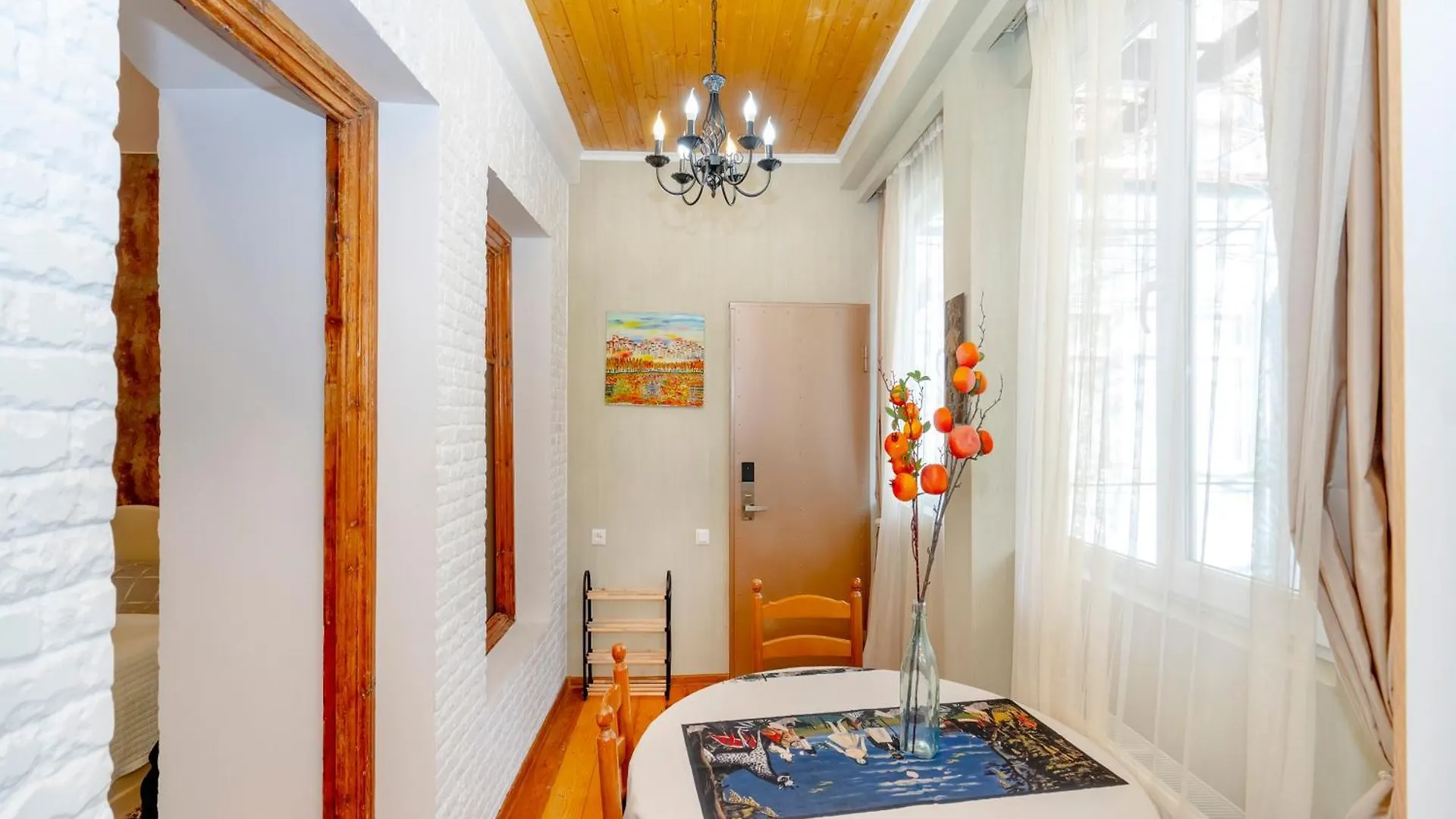 Old City Center- Adventurous Apt Hosted By Giorgio Тбилиси